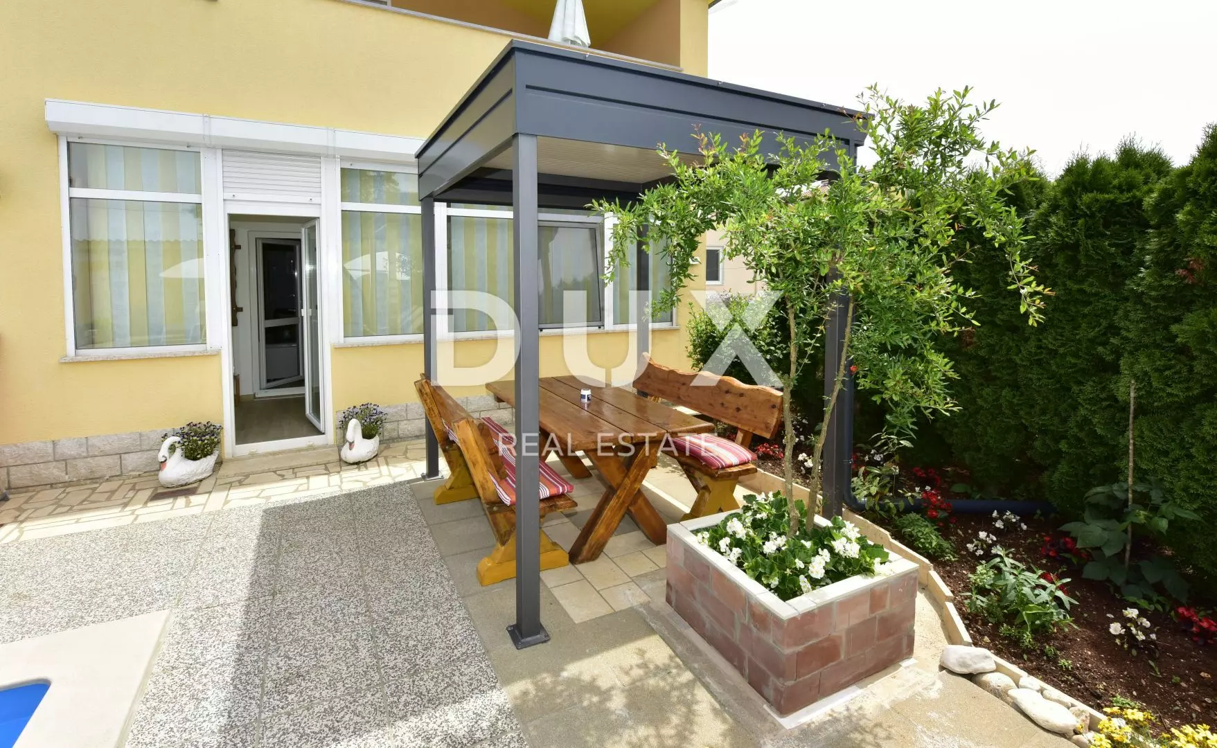 9-bedroom Detached House In Poreč, Croatia (280 M²)