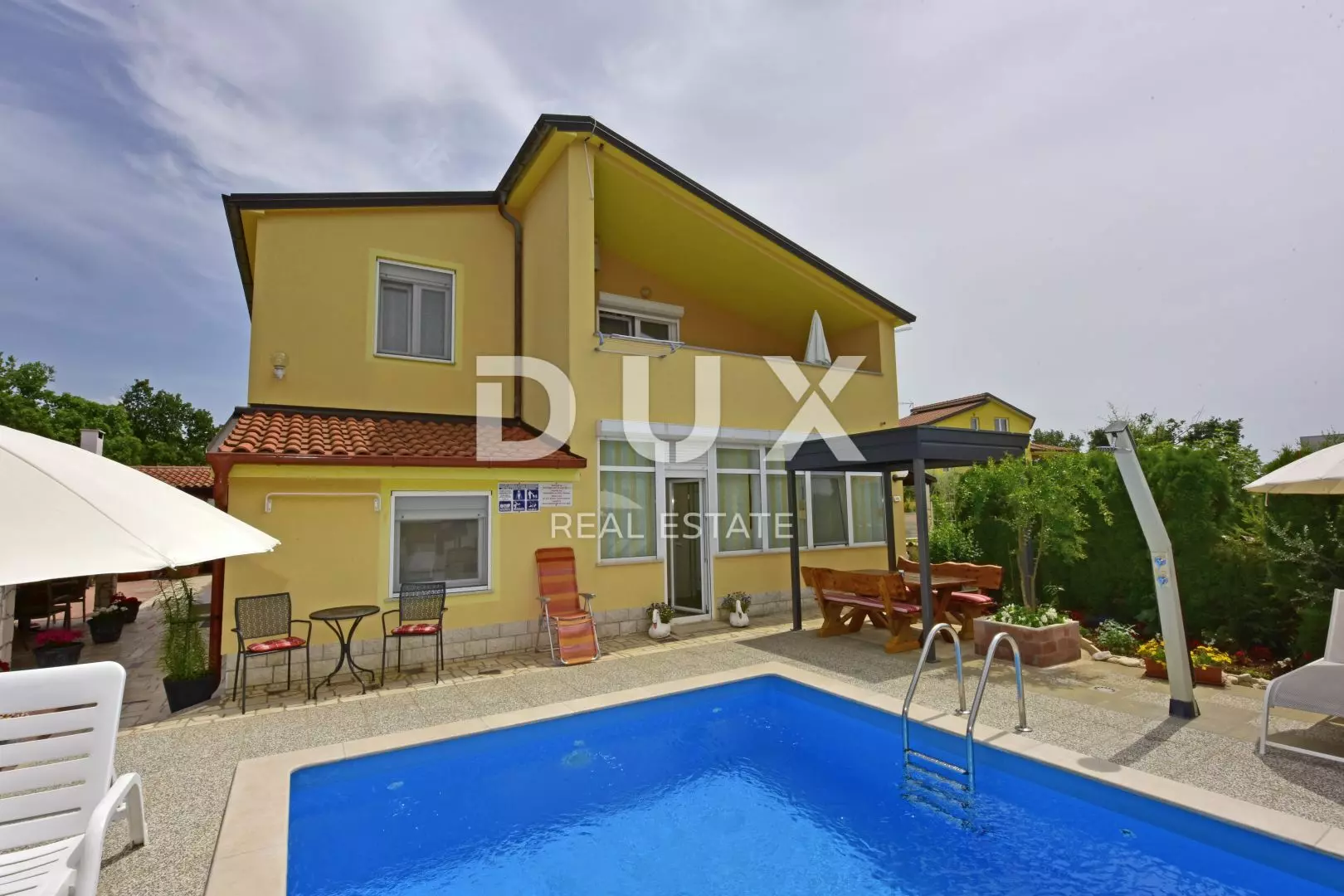 9-bedroom Detached House In Poreč, Croatia (280 M²)