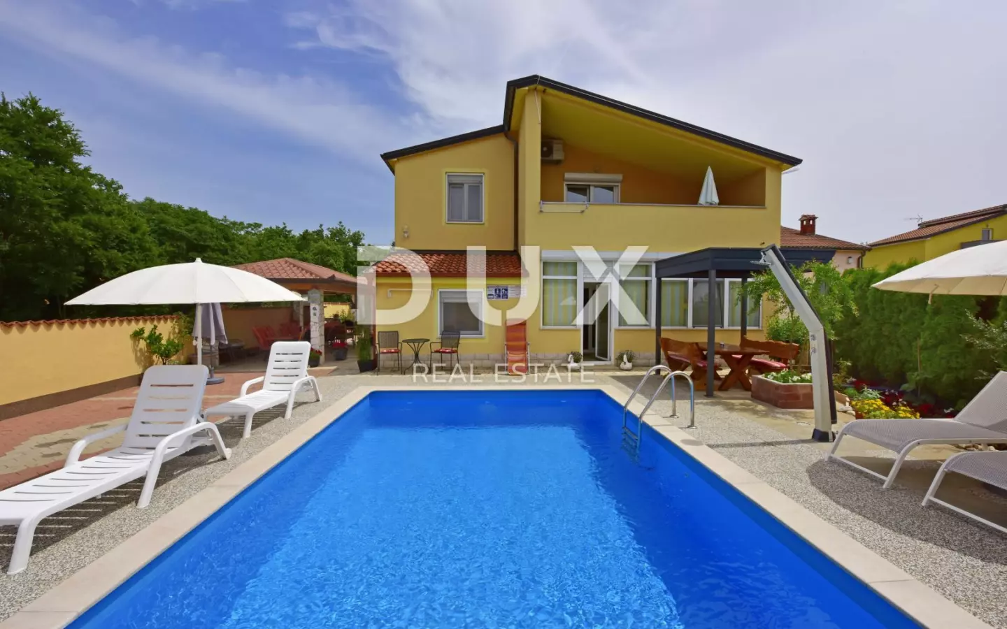 9-bedroom Detached House In Poreč, Croatia (280 M²)