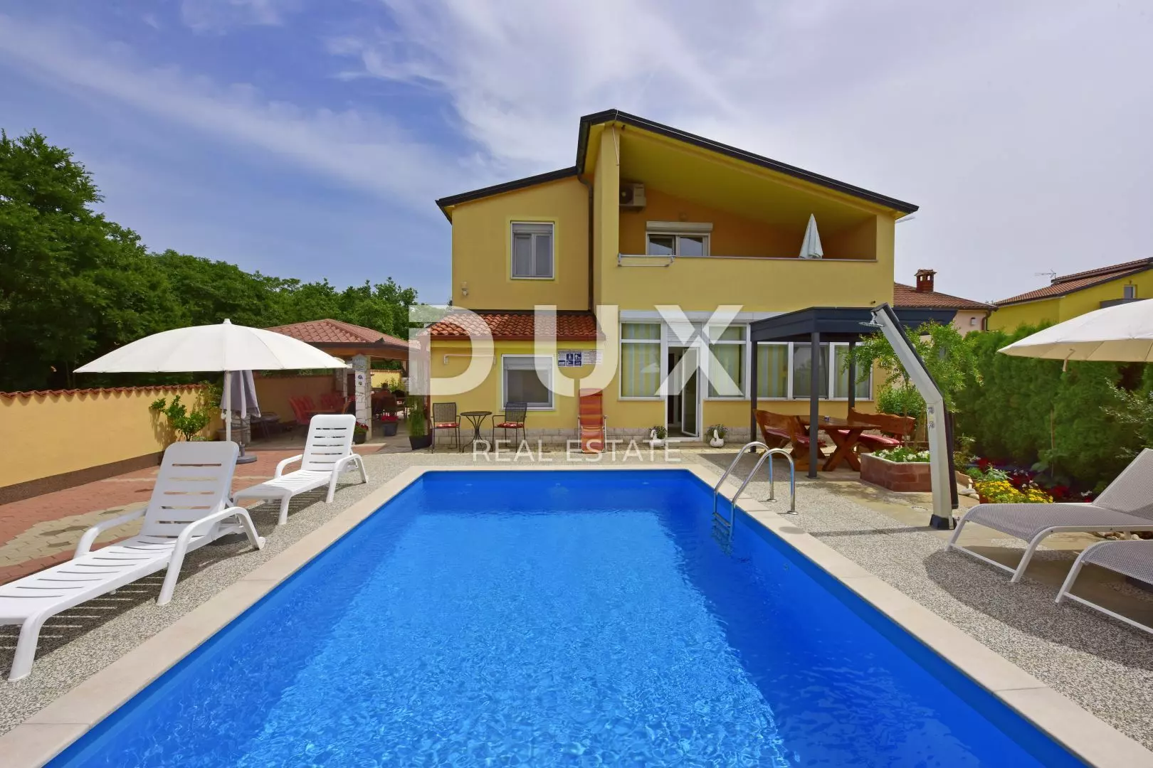 9-bedroom Detached House In Poreč, Croatia (280 M²)