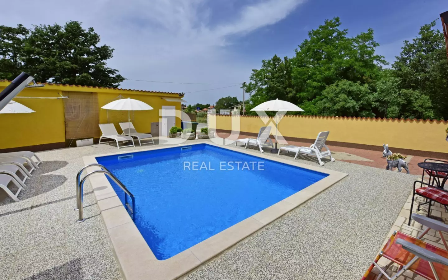 9-bedroom Detached House In Poreč, Croatia (280 M²)