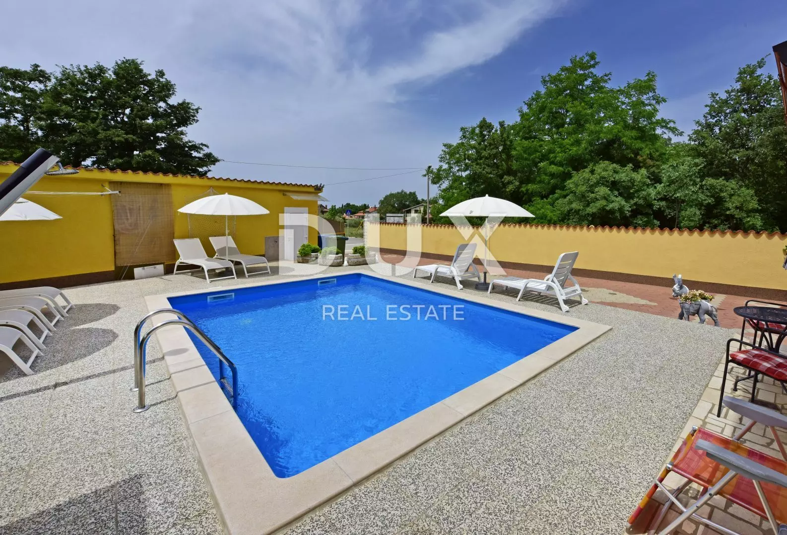 9-bedroom Detached House In Poreč, Croatia (280 M²)