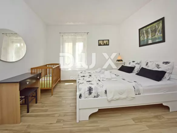 9-bedroom Detached House In Poreč, Croatia (280 M²)