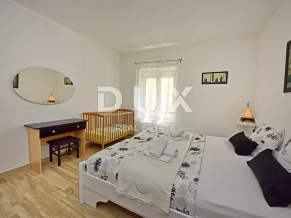 9-bedroom Detached House In Poreč, Croatia (280 M²)
