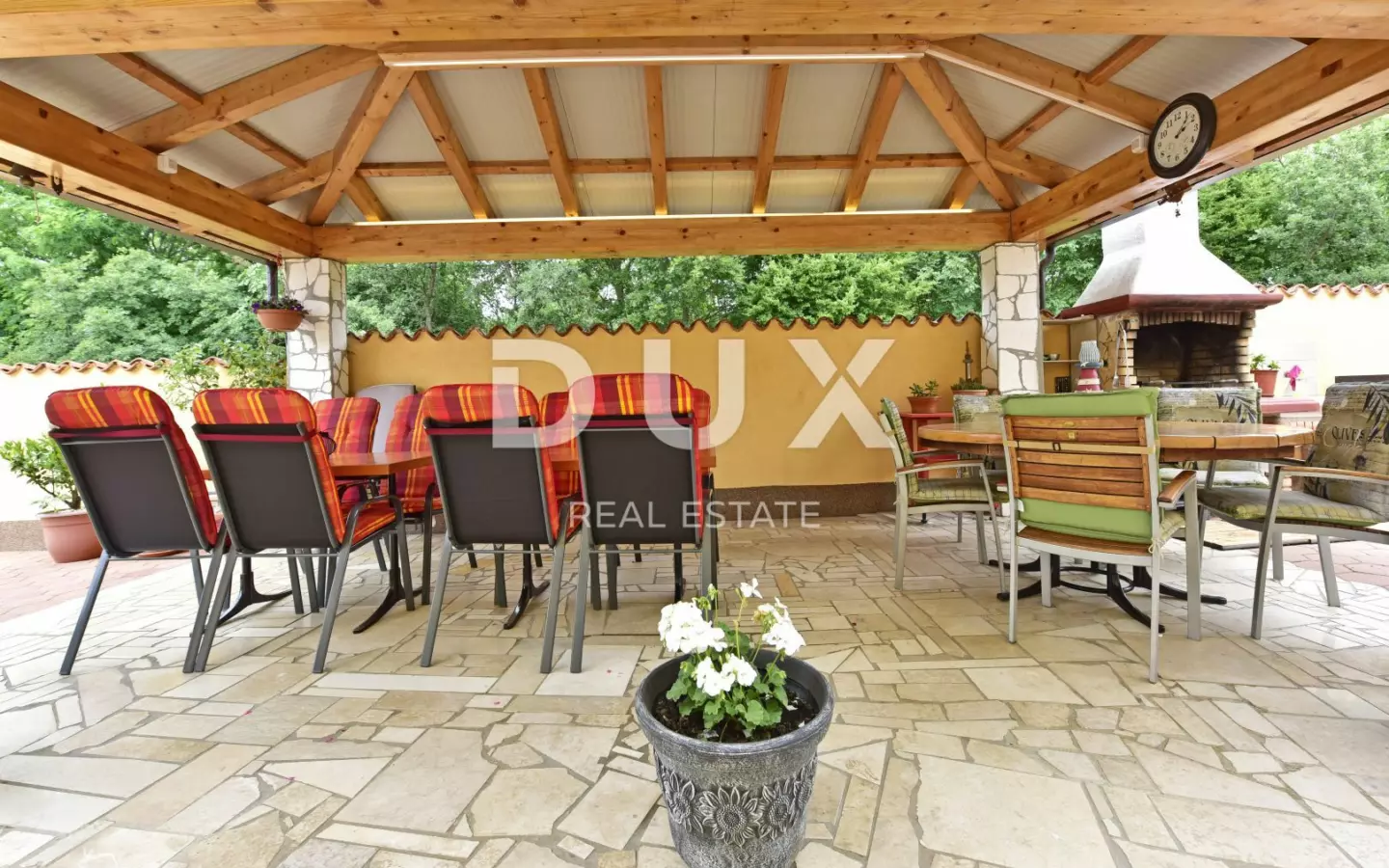 9-bedroom Detached House In Poreč, Croatia (280 M²)
