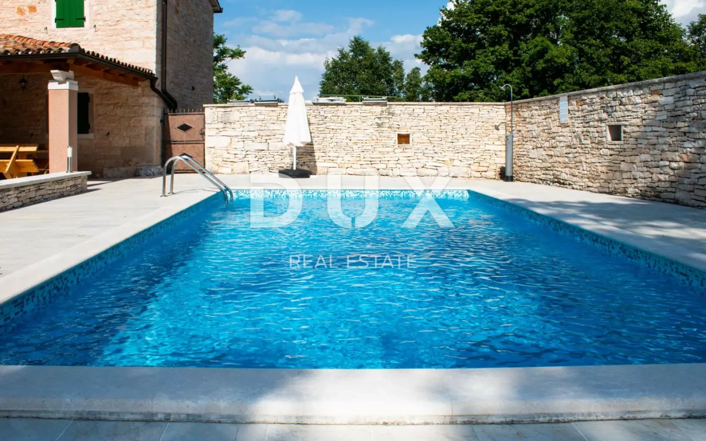 3-bedroom Villa In Krničari, Croatia (220 M²)