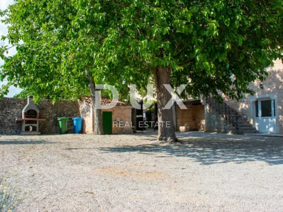 3-bedroom Villa In Krničari, Croatia (220 M²)