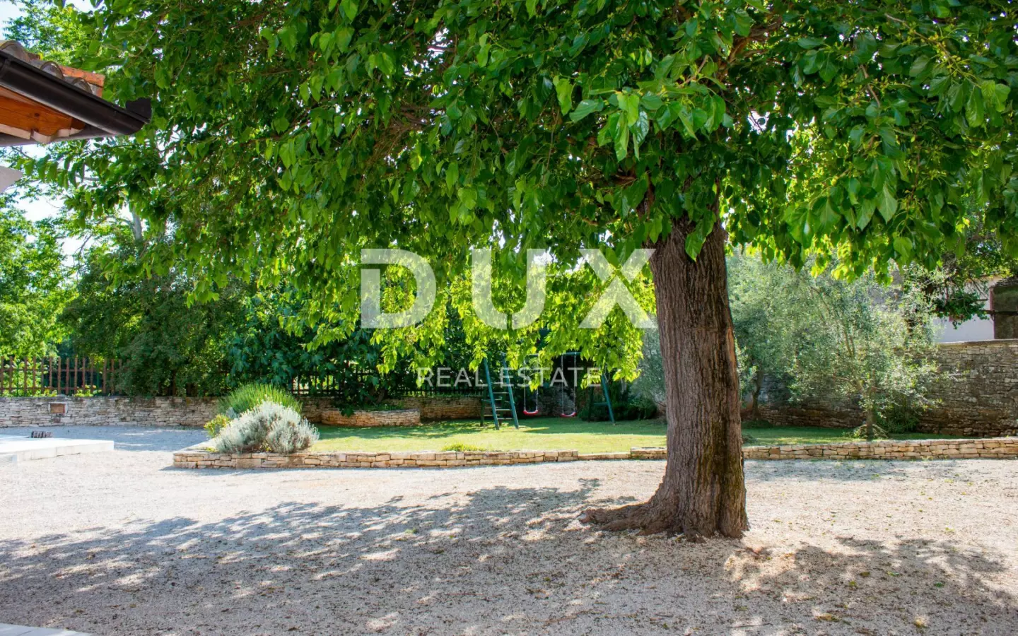 3-bedroom Villa In Krničari, Croatia (220 M²)