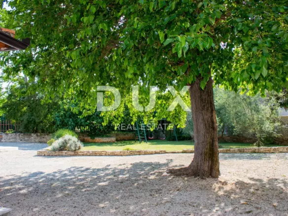 3-bedroom Villa In Krničari, Croatia (220 M²)