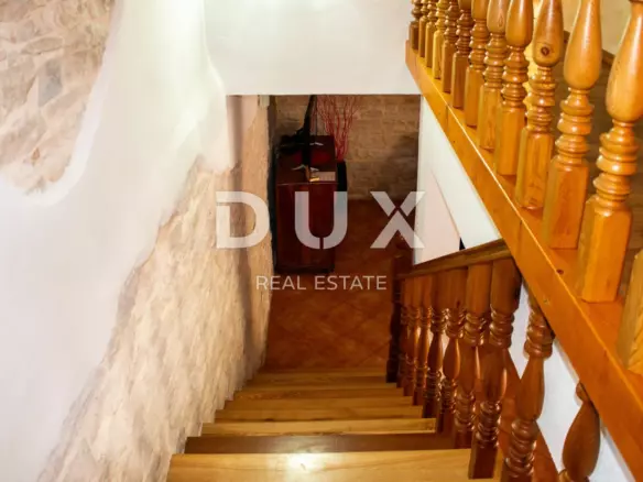 3-bedroom Villa In Krničari, Croatia (220 M²)
