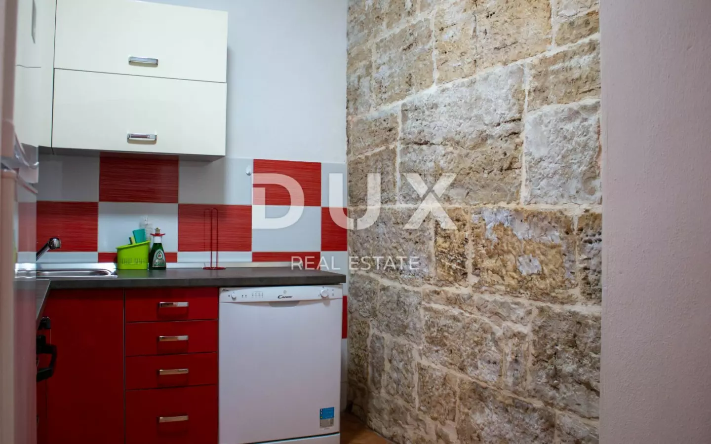 3-bedroom Villa In Krničari, Croatia (220 M²)