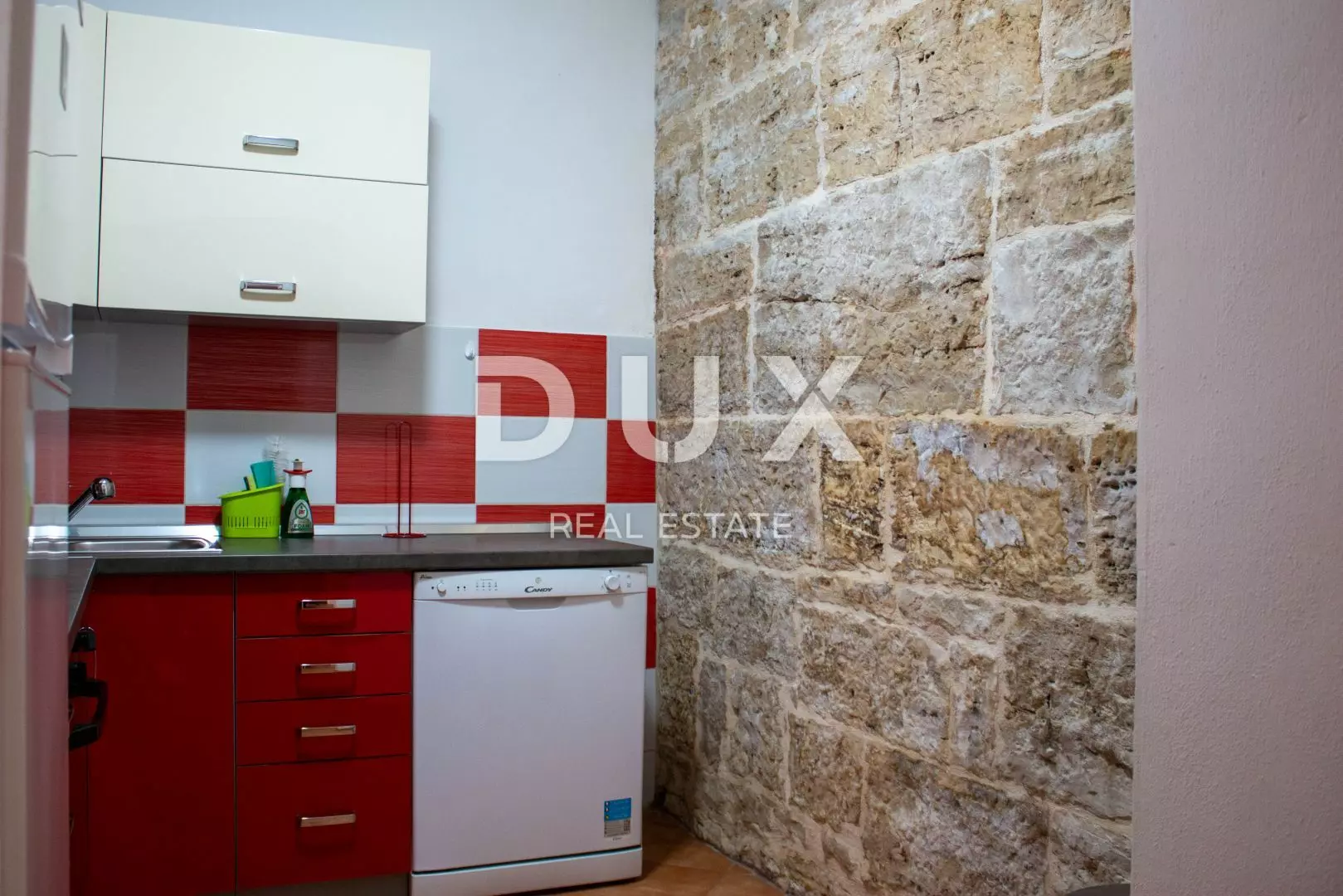 3-bedroom Villa In Krničari, Croatia (220 M²)