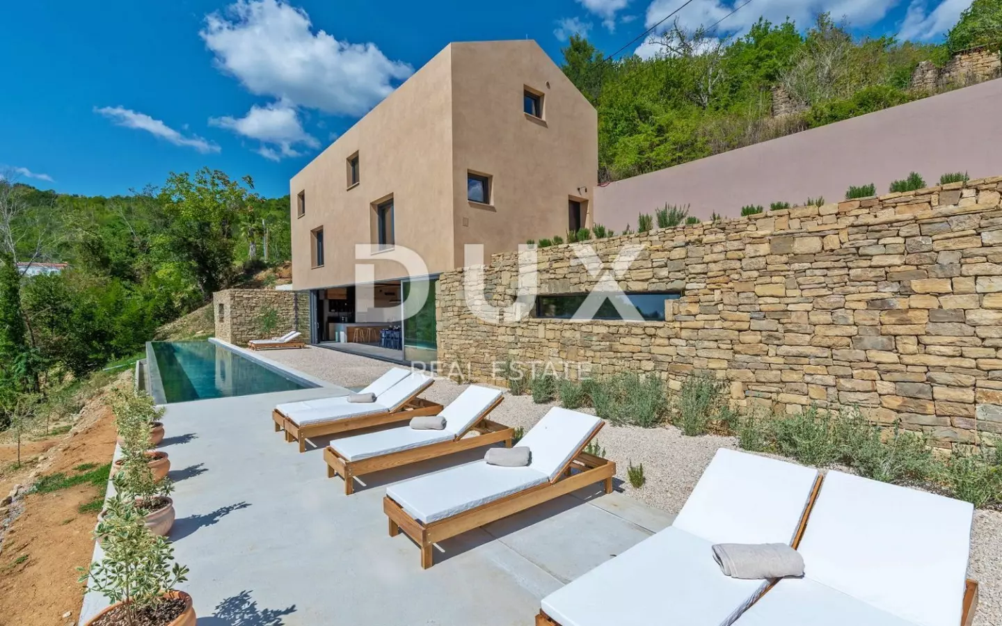 4-bedroom Villa In Motovun, Croatia (310 M²)