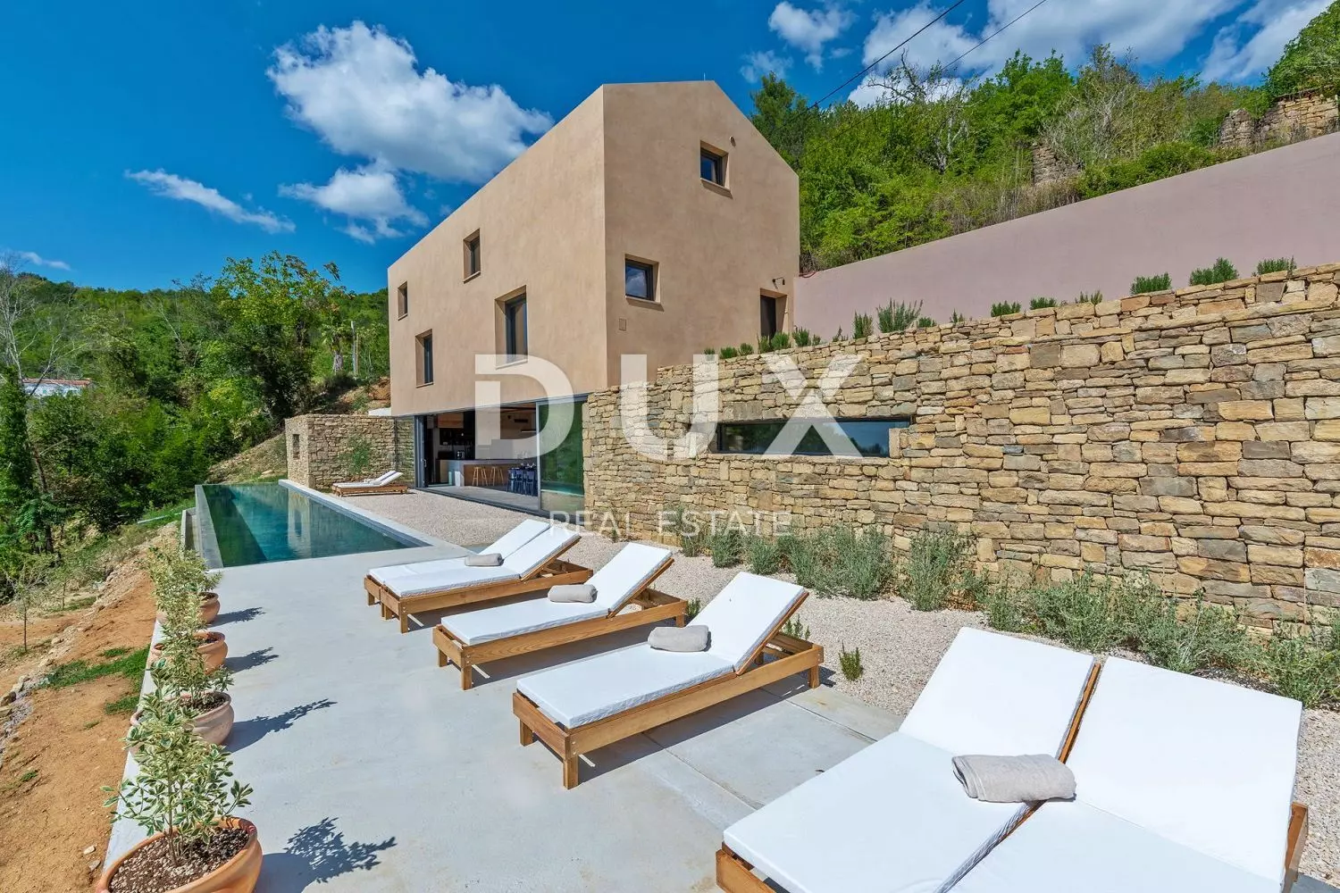 4-bedroom Villa In Motovun, Croatia (310 M²)