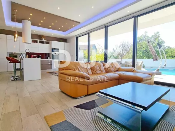 6-bedroom Villa In Šmrika, Croatia (380 M²)