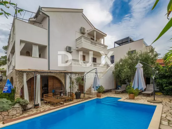 3-bedroom Apartment In Njivice, Croatia (154 M²)