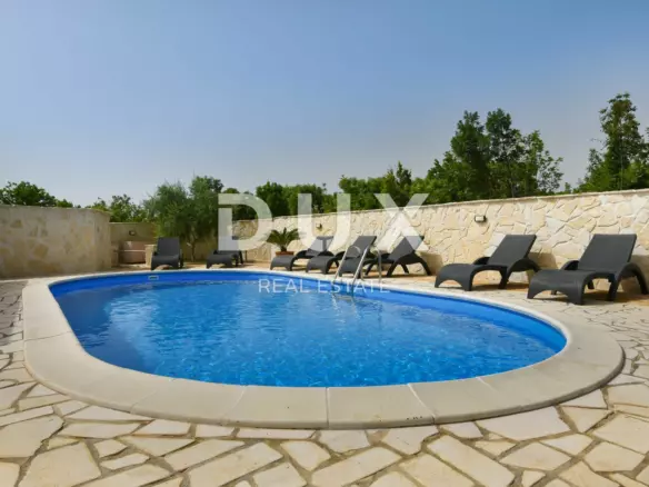 3-bedroom Villa In Pridraga, Croatia (138 M²)