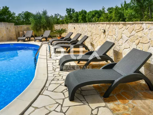 3-bedroom Villa In Pridraga, Croatia (138 M²)
