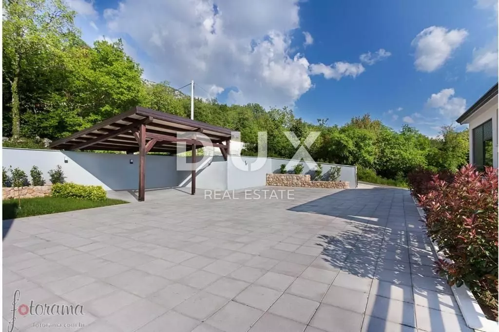 4-bedroom Villa In Crikvenica, Croatia (350 M²)