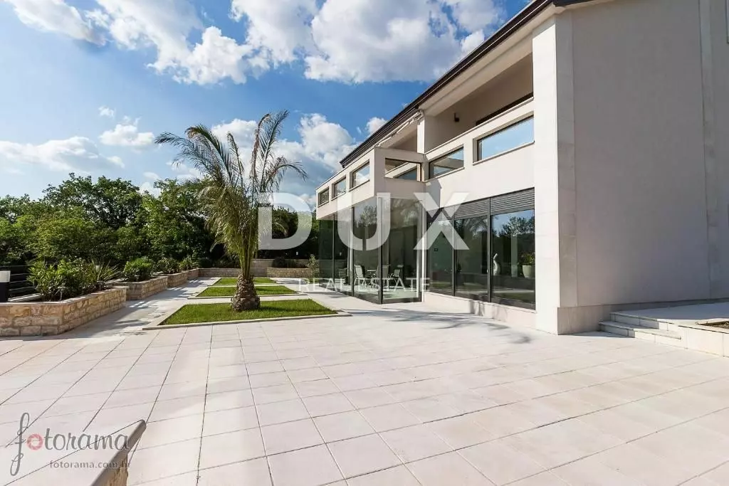 4-bedroom Villa In Crikvenica, Croatia (350 M²)