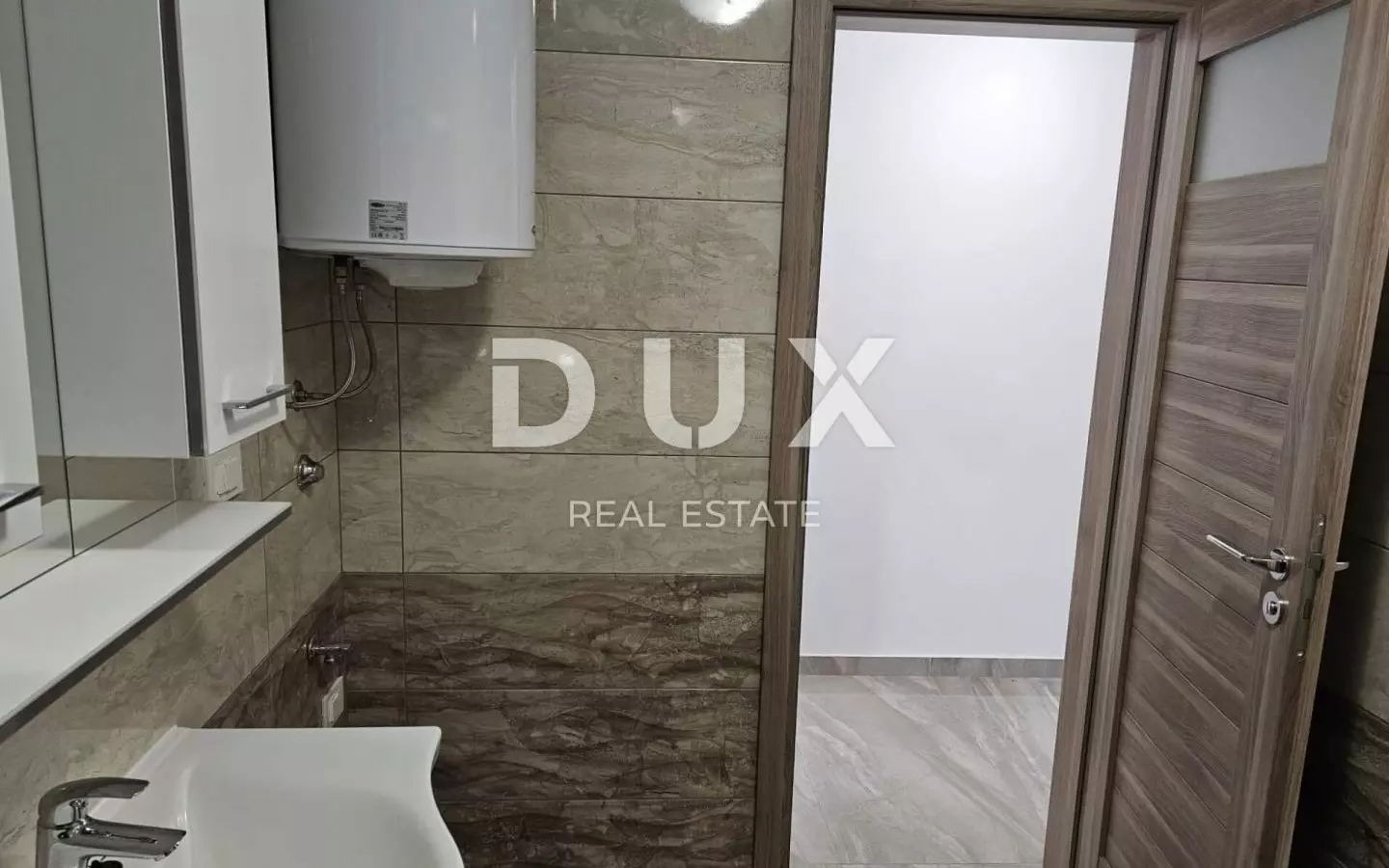 2-bedroom Apartment In Banjol, Croatia (79,59 M²)