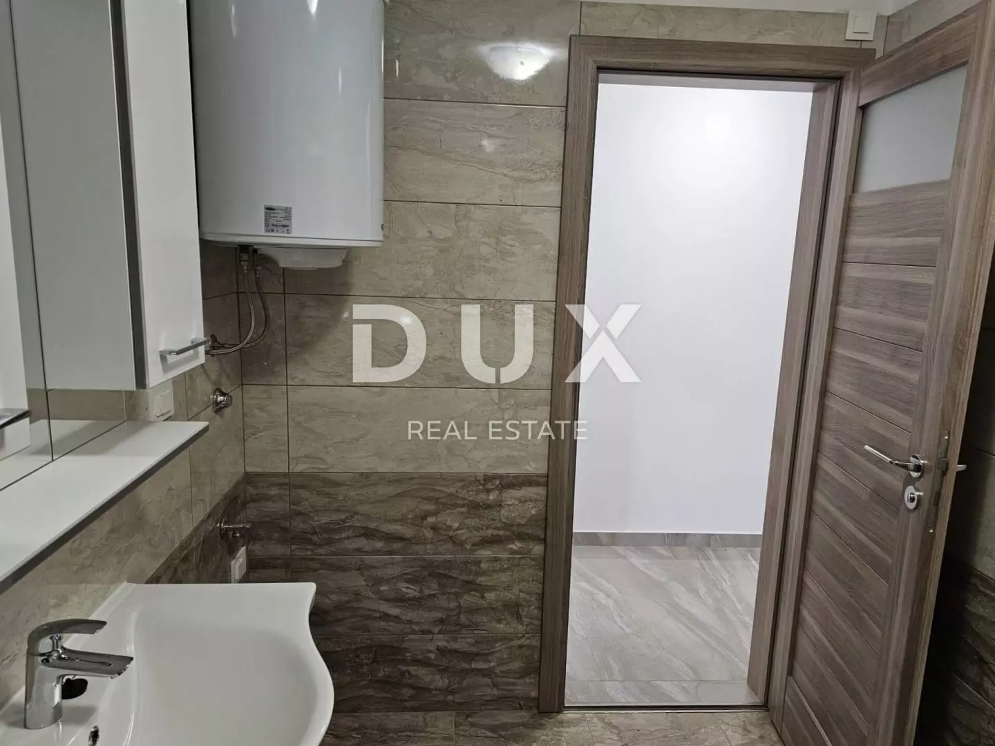 2-bedroom Apartment In Banjol, Croatia (79,59 M²)