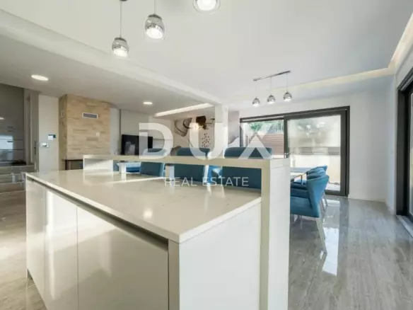 4-bedroom Villa In Zaton, Croatia (194,23 M²)