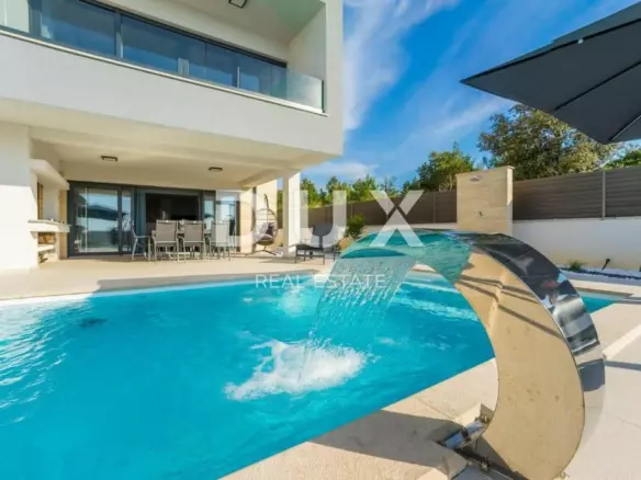 4-bedroom Villa In Zaton, Croatia (194,23 M²)