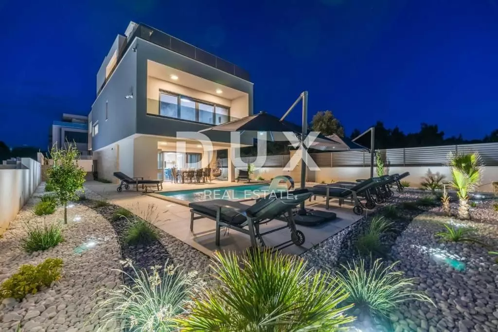 4-bedroom Villa In Zaton, Croatia (194,23 M²)