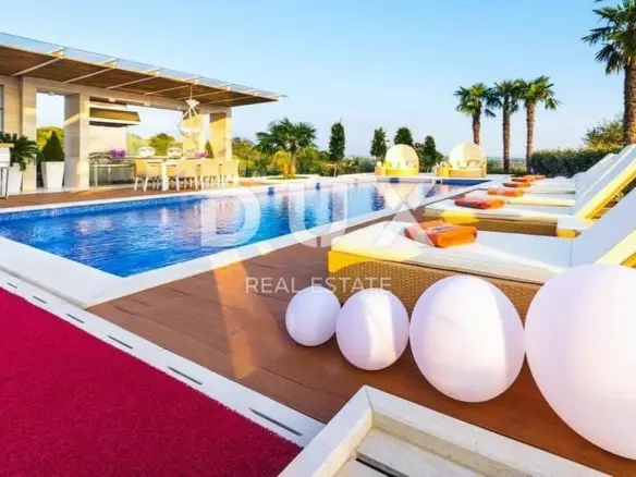 3-bedroom Villa In Potočnica, Croatia (280 M²)