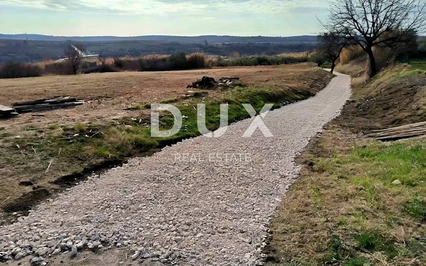 Land In Buje, Croatia (1.036 M²)