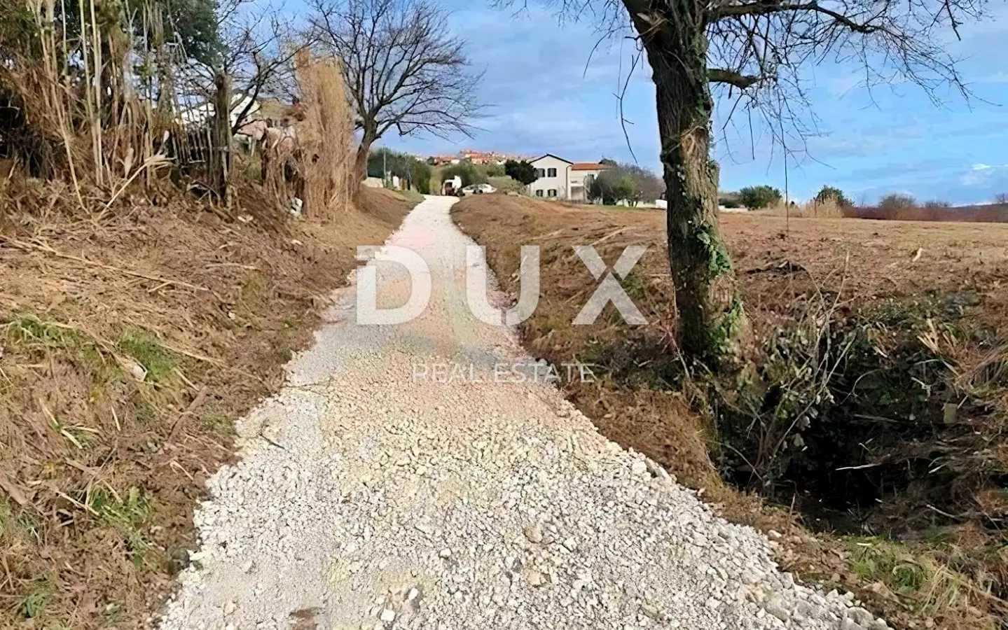 Land In Buje, Croatia (1.036 M²)