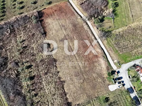 Land In Buje, Croatia (1.036 M²)