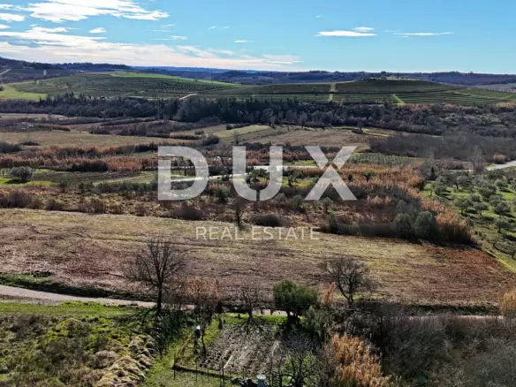 Land In Buje, Croatia (1.036 M²)