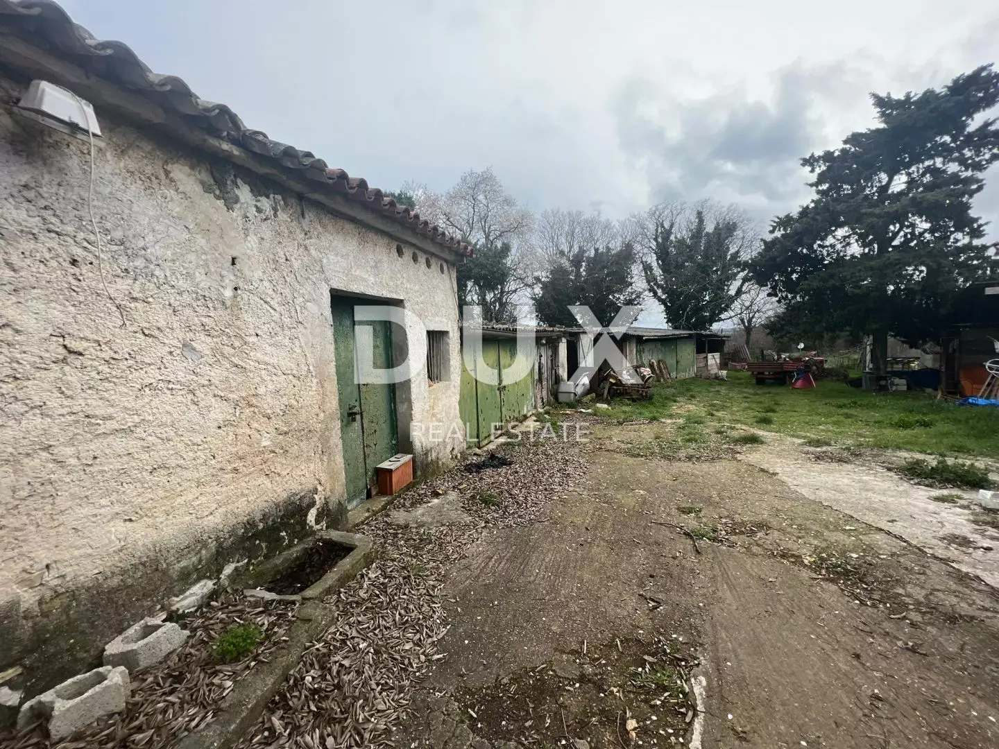 1708952526_423599873_379145884852699_8509862001575461956_n-3f4fe1 Land In Valtura, Croatia (933 M²)