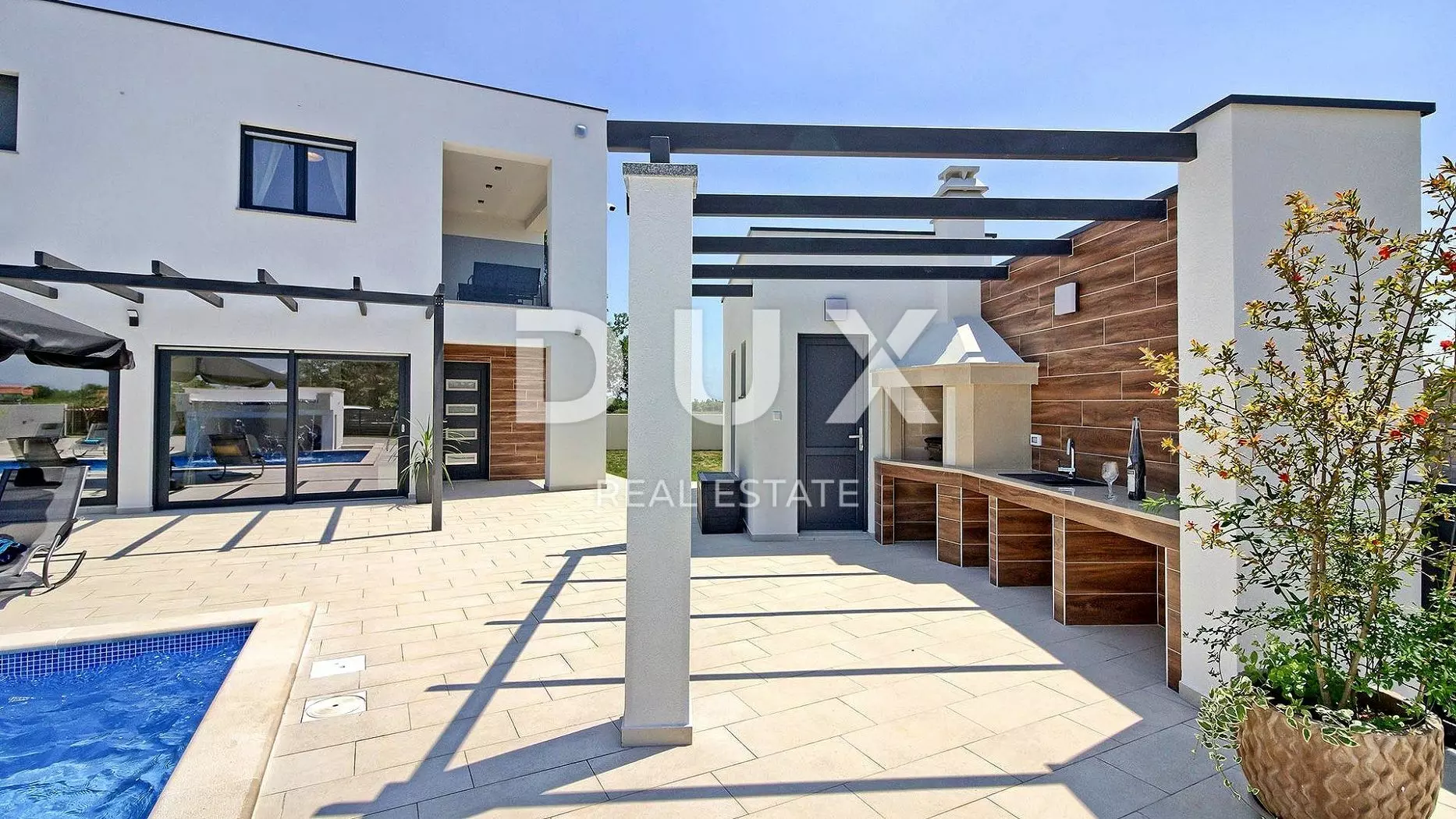 6-bedroom Detached House In Marčana, Croatia (280 M²)
