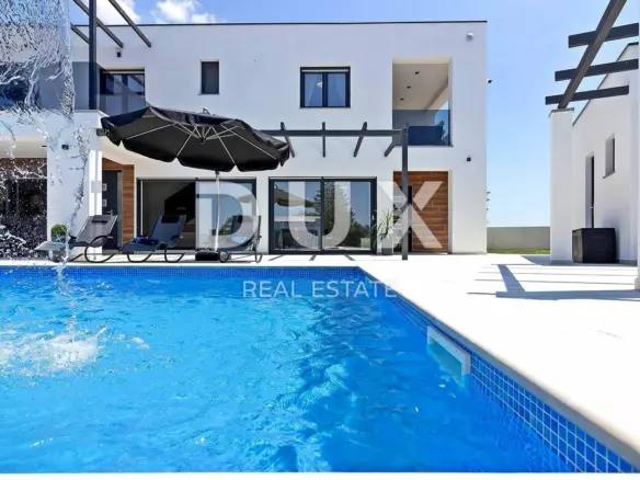 6-bedroom Detached House In Marčana, Croatia (280 M²)