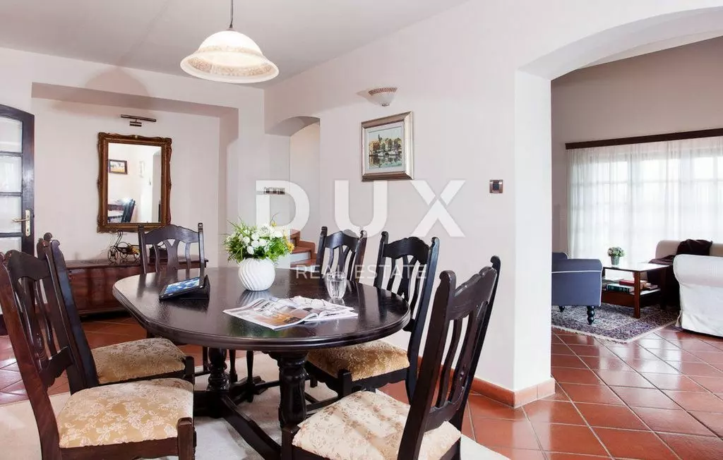 4-bedroom Villa In Poreč, Croatia (330 M²)