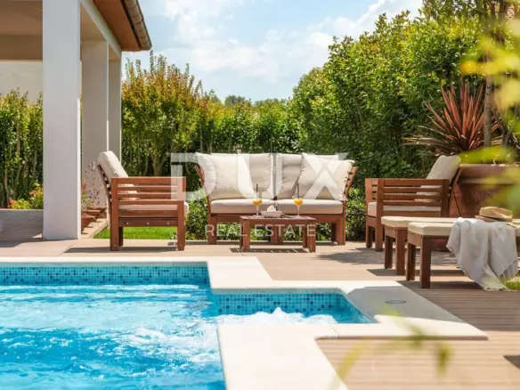 4-bedroom Villa In Poreč, Croatia (330 M²)