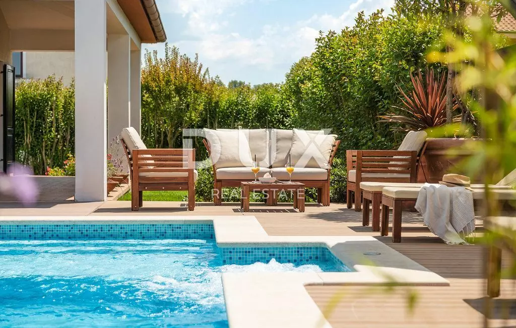 4-bedroom Villa In Poreč, Croatia (330 M²)