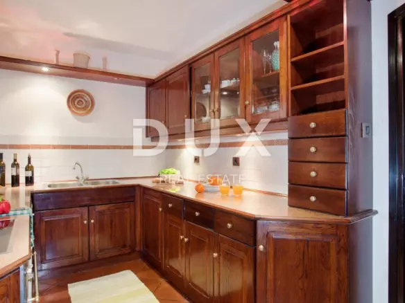 4-bedroom Villa In Poreč, Croatia (330 M²)