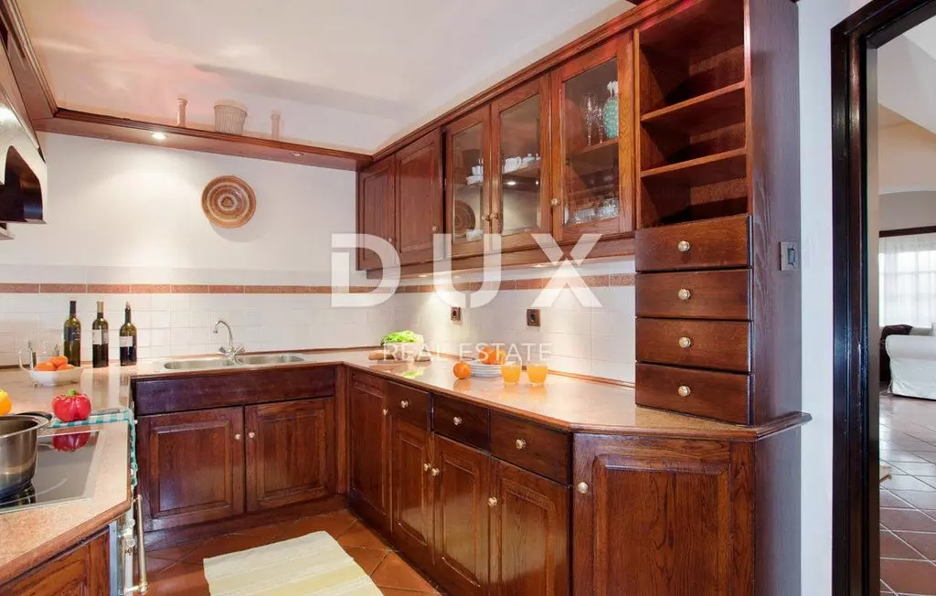 4-bedroom Villa In Poreč, Croatia (330 M²)