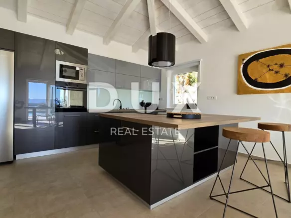 4-bedroom Villa In Jadranovo, Croatia (200 M²)