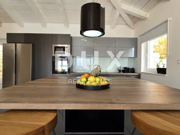 4-bedroom Villa In Jadranovo, Croatia (200 M²)