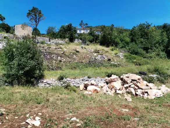 Land In Plomin, Croatia (674 M²)