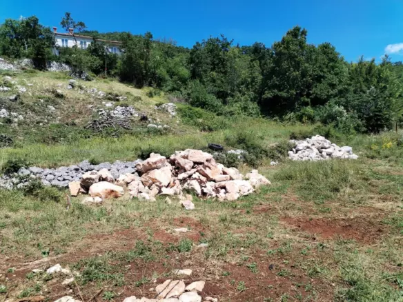 Land In Plomin, Croatia (674 M²)