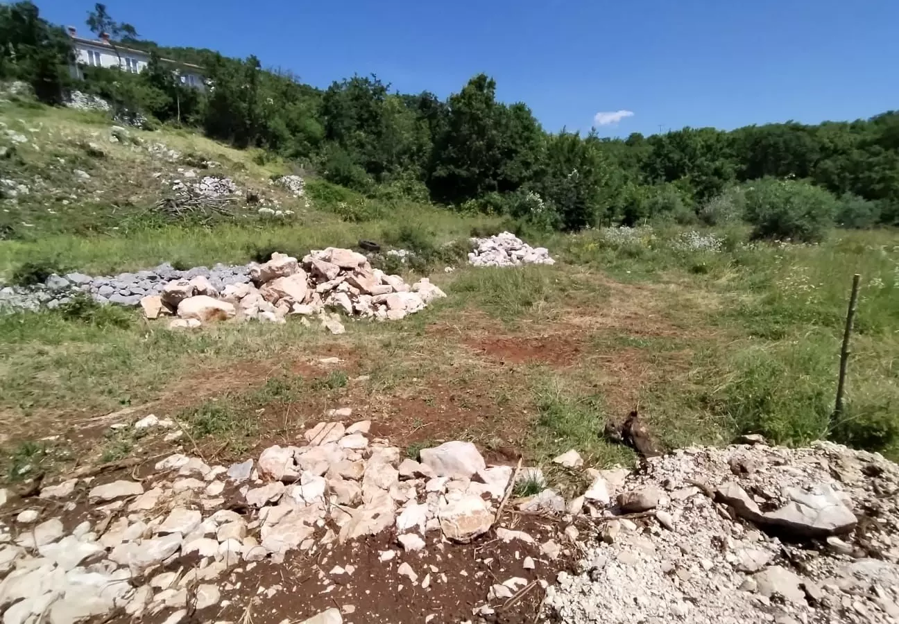 Land In Plomin, Croatia (674 M²)