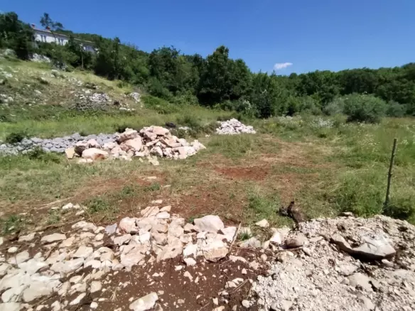 Land In Plomin, Croatia (674 M²)