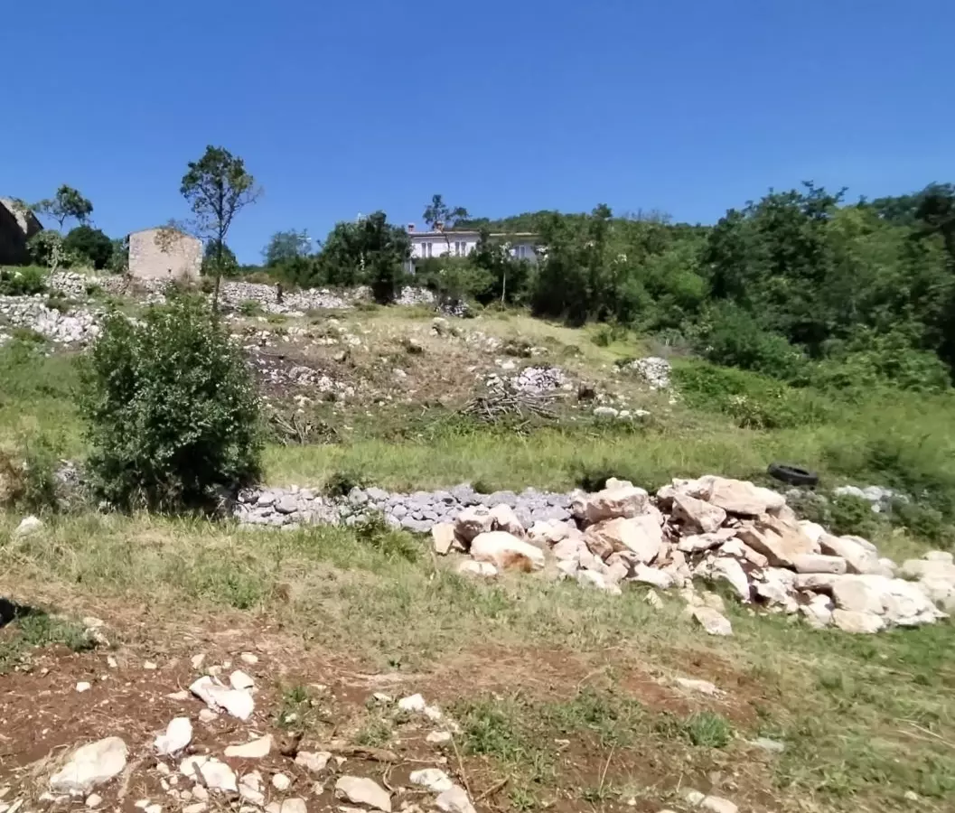 Land In Plomin, Croatia (674 M²)