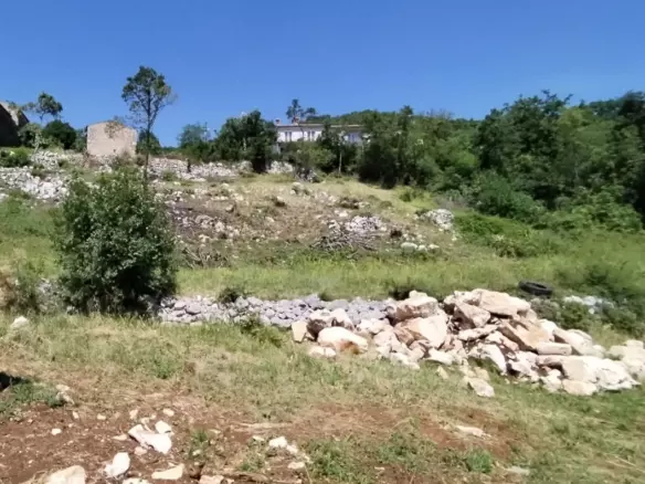 Land In Plomin, Croatia (674 M²)